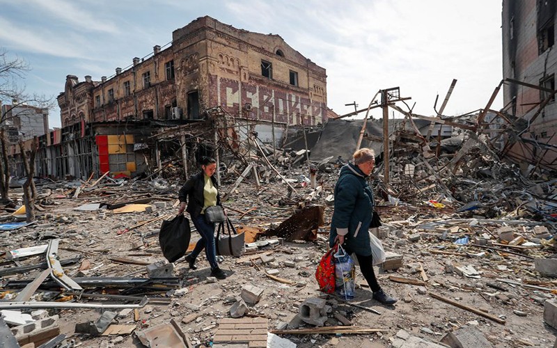Cảnh hoang tàn tại TP Mariupol, Ukraine, ngày 10/4. (Ảnh: Reuters)
