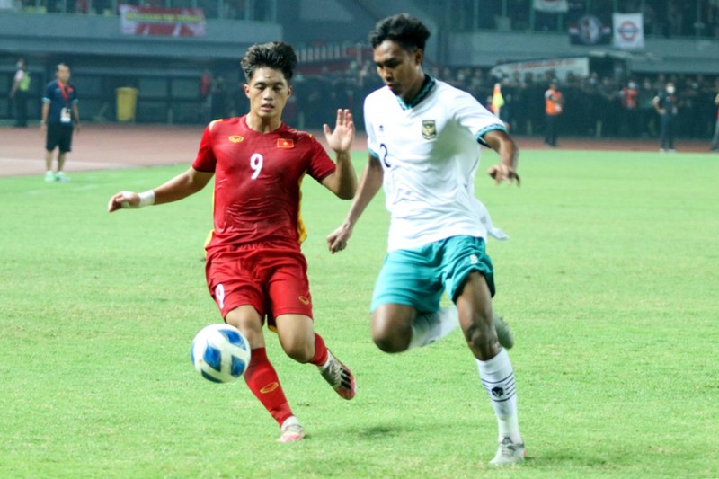Quốc Việt bỏ lỡ cơ hội ngon ăn nhất trong hiệp 2 của U19 Việt Nam. 