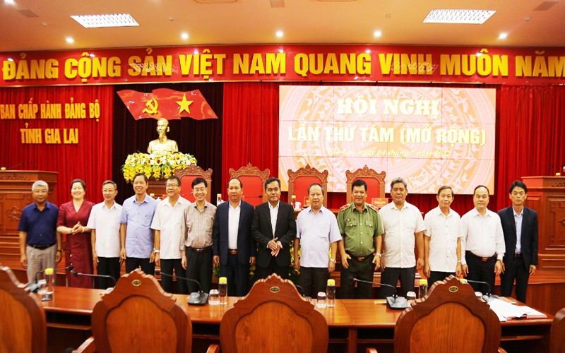 Ban Chỉ đạo phòng-chống tham nhũng, tiêu cực tỉnh Gia Lai ra mắt tại Hội nghị lần thứ 8 Ban Chấp hành Đảng bộ tỉnh khóa XVI (mở rộng).
