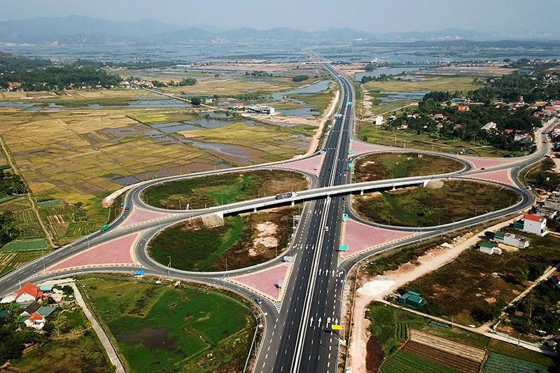 Dự án đường cao tốc Hạ Long-Hải Phòng do tỉnh Quảng Ninh làm chủ đầu tư theo hình thức hợp tác công tư.