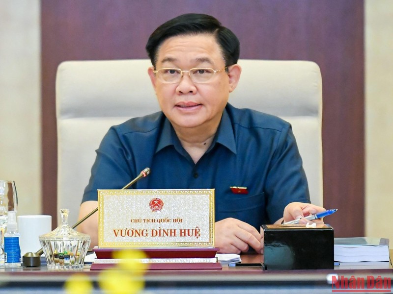 Chủ tịch Quốc hội Vương Đình Huệ cho ý kiến vào dự án Luật Phòng thủ dân sự trong phiên họp chiều 22/9.