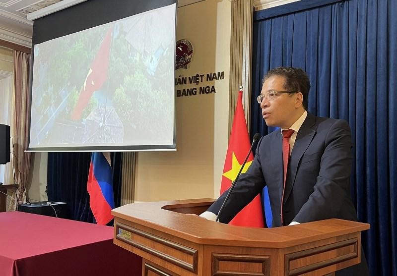 Đại sứ Đặng Minh Khôi phát biểu ý kiến. (Ảnh: THANH THỂ)