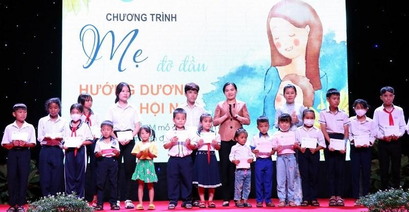 Gần 250 trẻ mồ côi tại Phú Yên được nhận đỡ đầu đến năm 18 tuổi.