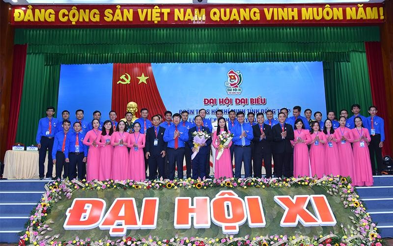 Lãnh đạo Tỉnh ủy, Ủy ban nhân dân tỉnh, Ban Bí thư Trung ương Đoàn tặng hoa chúc mừng Ban Chấp hành Tỉnh đoàn Đồng Tháp Khóa XI.