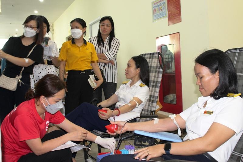 Công chức, viên chức ở thành phố Thanh Hóa hiến máu nhân đạo.