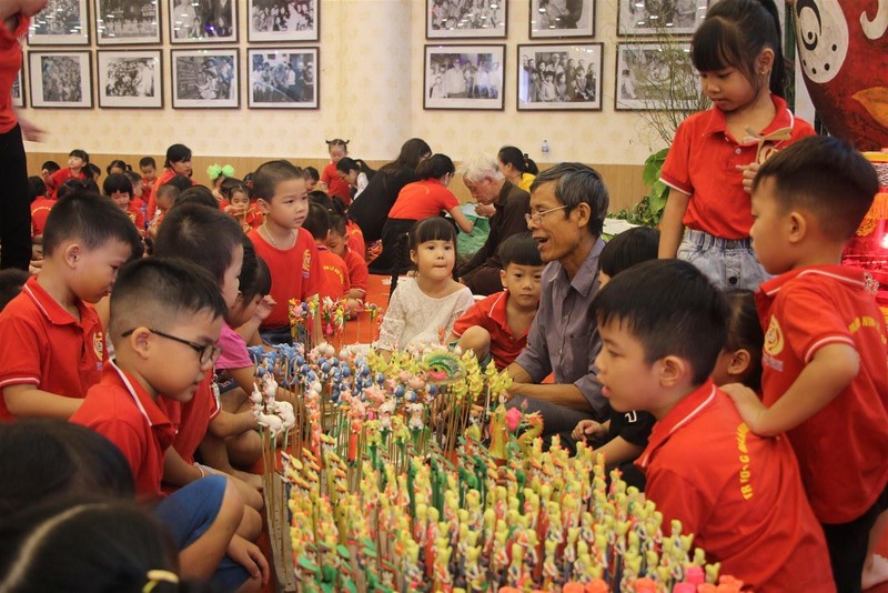 Lễ hội Trung thu hằng năm tại Trung tâm Triển lãm Văn hoá nghệ thuật Việt Nam.