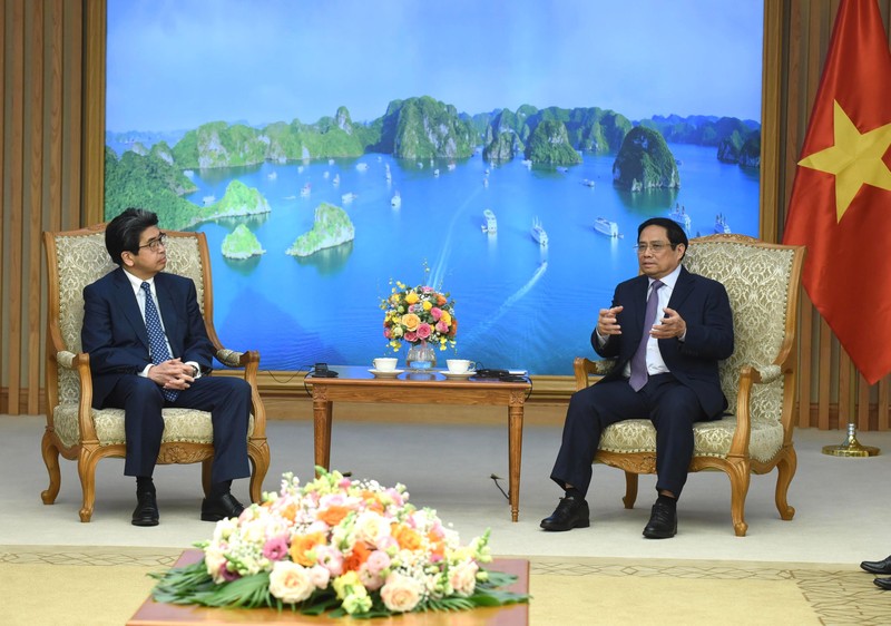 Thủ tướng Phạm Minh Chính (bên phải) tiếp Thống đốc JBIC Hayashi Nobumitsu.