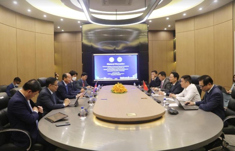 Cuộc làm việc giữa đoàn Bộ Thông tin và Truyền thông Việt Nam và Bộ Bưu chính và Viễn thông Campuchia (Ảnh: Nguyễn Hiệp)