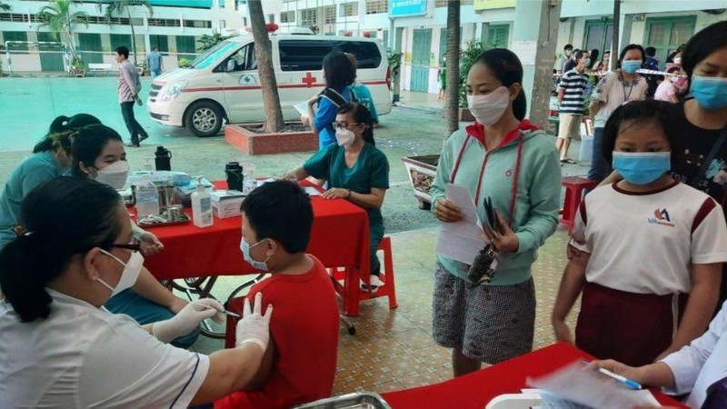 Thành phố Hồ Chí Minh tiêm vaccine phòng Covid-19 xuyên lễ Quốc khánh 2/9. (Ảnh minh họa)
