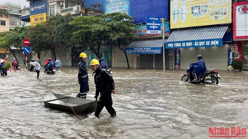 Thành phố Nam Định mênh mông nước sau đêm mưa lớn ảnh 3