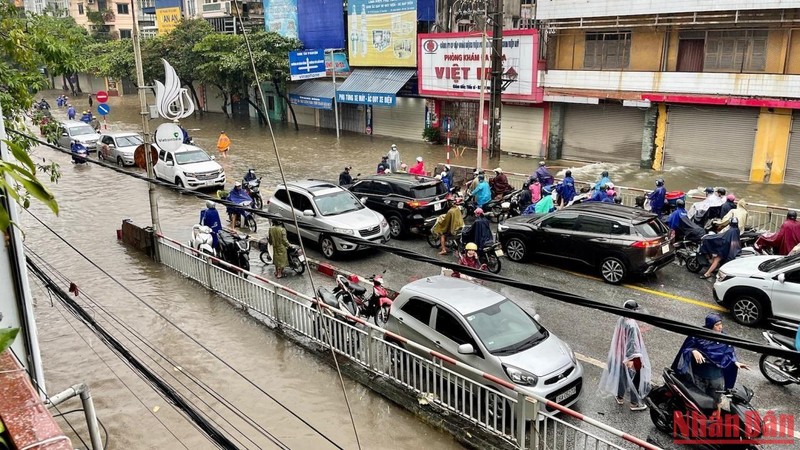 Thành phố Nam Định mênh mông nước sau đêm mưa lớn ảnh 5