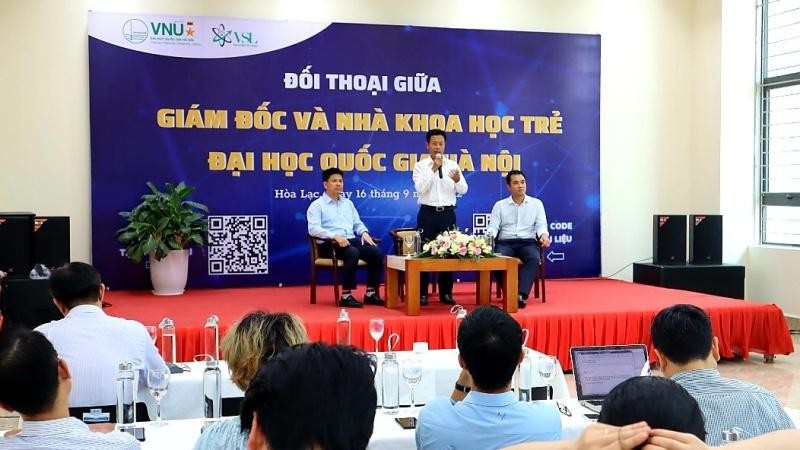 Giám đốc Đại học Quốc gia Hà Nội giải đáp những ý kiến của các nhà khoa học trẻ.