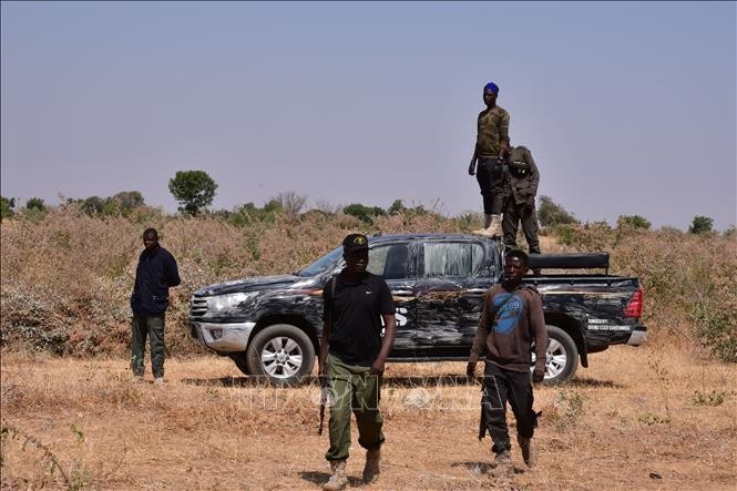 Lực lượng an ninh Nigeria điều tra sau vụ tấn công do các phần tử thánh chiến tiến hành tại Maiduguri. (Ảnh tư liệu: AFP/TTXVN)