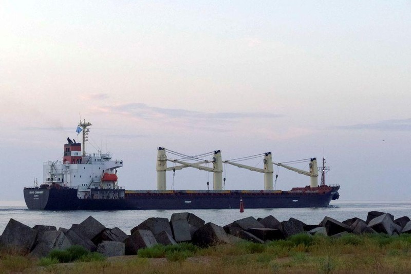 Tàu hàng Brave Commander rời cảng biển Pivdennyi chở lúa mì tới Ethiopia sau khi hoạt động xuất khẩu ngũ cốc từ Ukraine được nối lại, thị trấn Yuzhne, tỉnh Odessa, Ukraine, ngày 16/8/2022. (Ảnh: Reuters)