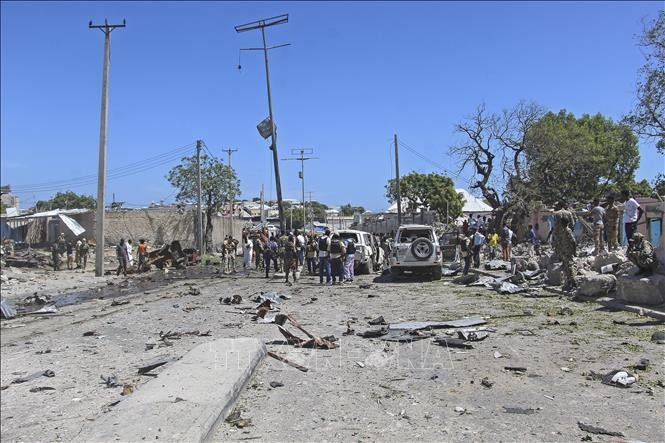 Hiện trường 1 vụ đánh bom xe tại Mogadishu, Somalia, ngày 12/1/2022. (Ảnh tư liệu: AFP/TTXVN)