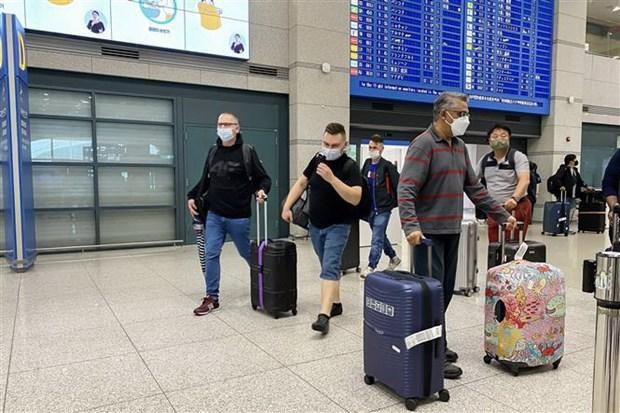 Khách nước ngoài nhập cảnh Hàn Quốc tại Sân bay quốc tế Incheon. (Ảnh: TTXVN)
