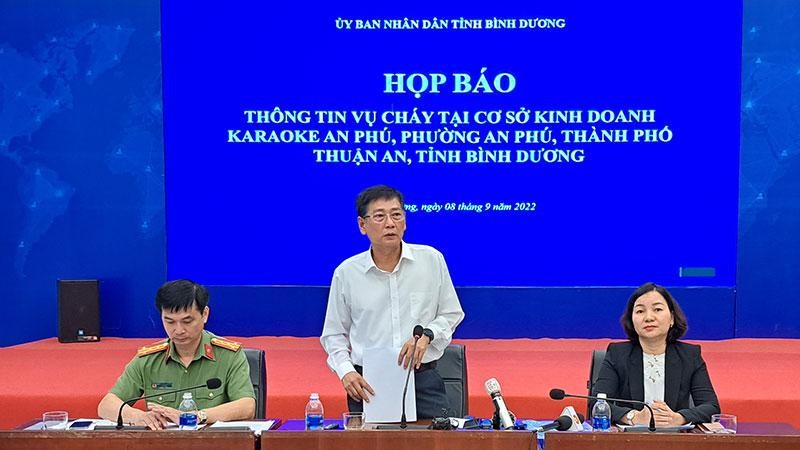Phó Chủ tịch Thường trực Ủy ban nhân dân tỉnh Bình Dương Mai Hùng Dũng phát biểu ý kiến tại buổi họp báo.