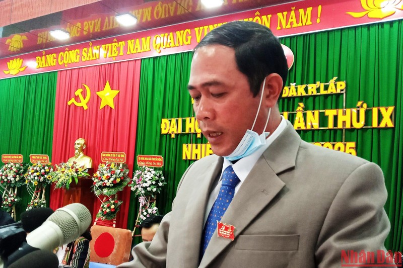 Ông Lê Mai Toản khi còn là Phó Bí thư Thường trực Huyện ủy Đắk R’Lấp, phát biểu tại Đại hội đảng bộ huyện Đắk R’Lấp nhiệm kỳ 2020-2025.