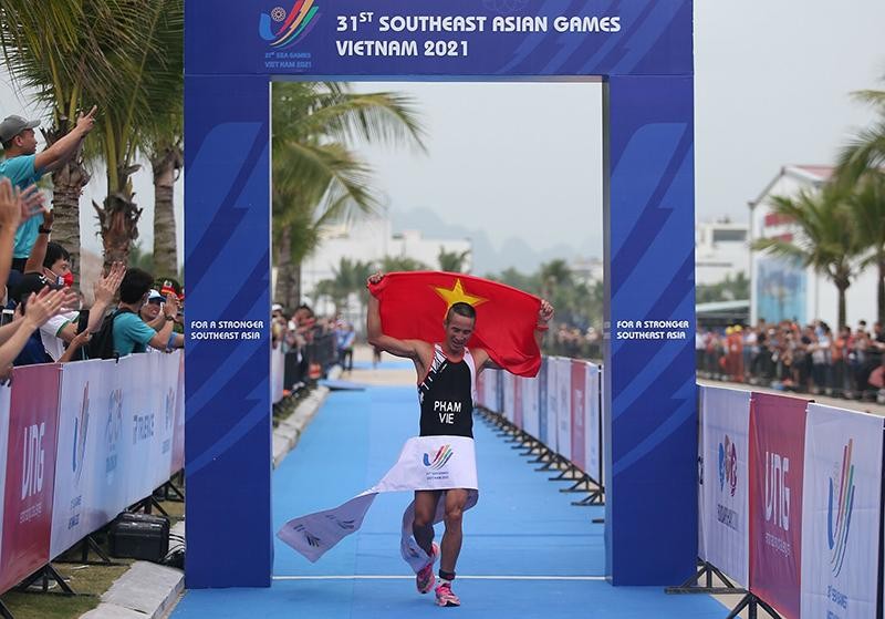 Phạm Tiến Sản giành huy chương vàng duathlon tại SEA Games 31.