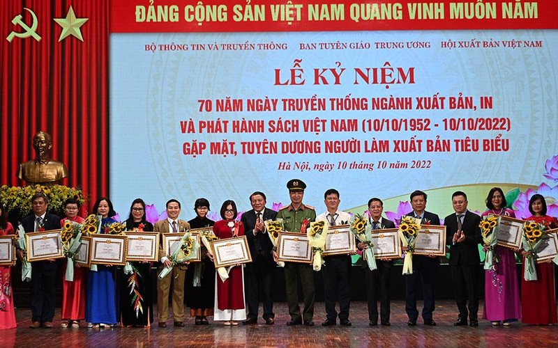 Kỷ niệm 70 năm ngày truyền thống ngành Xuất bản, In và Phát hành sách Việt Nam ảnh 4