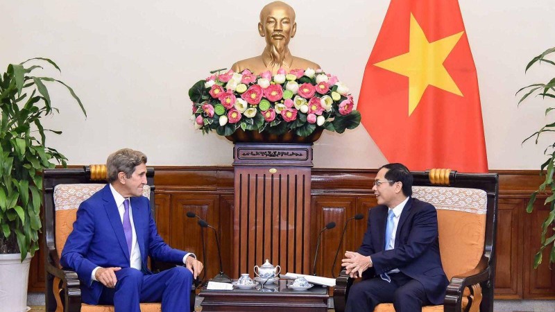 Bộ trưởng Ngoại giao Bùi Thanh Sơn đã tiếp Đặc phái viên của Tổng thống Hoa Kỳ về khí hậu John Kerry. (Ảnh: Bộ Ngoại giao)