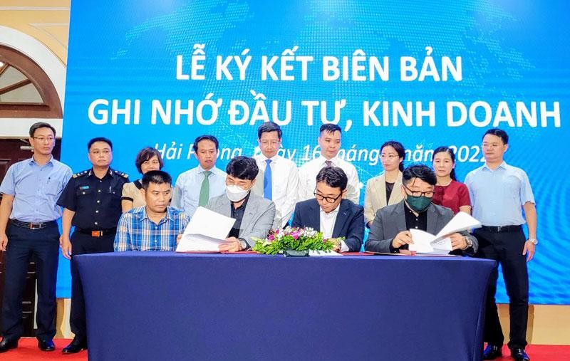 Ký kết biên bản ghi nhớ đầu tư kinh doanh giữa các doanh nghiệp Việt Nam và Hàn Quốc.