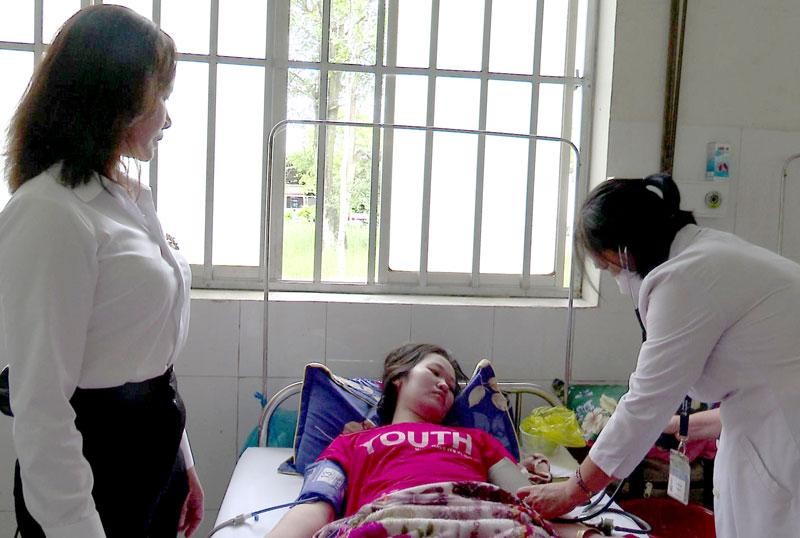 Bệnh nhân mắc sốt xuất huyết đang điều trị tại Bệnh viện đa khoa khu vực Hậu Nghĩa, huyện Đức Hòa, tỉnh Long An.