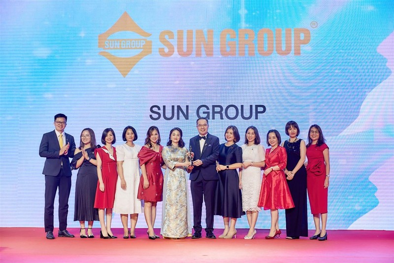 Sun Group nhận giải thưởng Nơi làm việc tốt nhất châu Á do HR Asia trao tăng.