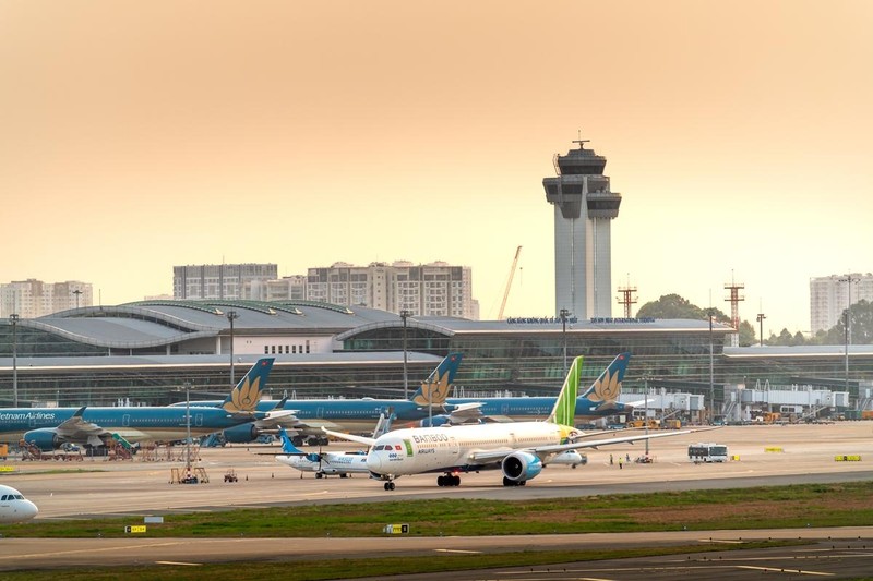 Việt Nam đang trên lộ trình tháo gỡ những nút thắt của hạ tầng hàng không. (Ảnh: Shutterstock)