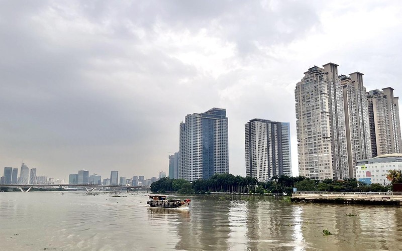 Phát huy sức mạnh của nhân dân giúp cho Thành phố Hồ Chí Minh phát triển vững chắc. Trong ảnh: Một góc đô thị Thành phố Hồ Chí Minh hôm nay.