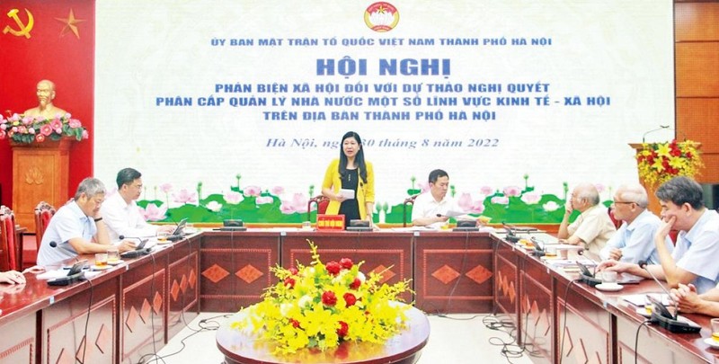Hội nghị phản biện xã hội đối với nghị quyết phân cấp quản lý nhà nước một số lĩnh vực kinh tế-xã hội trên địa bàn thành phố Hà Nội do Ủy ban MTTQ Việt Nam thành phố Hà Nội tổ chức. (Ảnh HẠNH NGUYỄN)