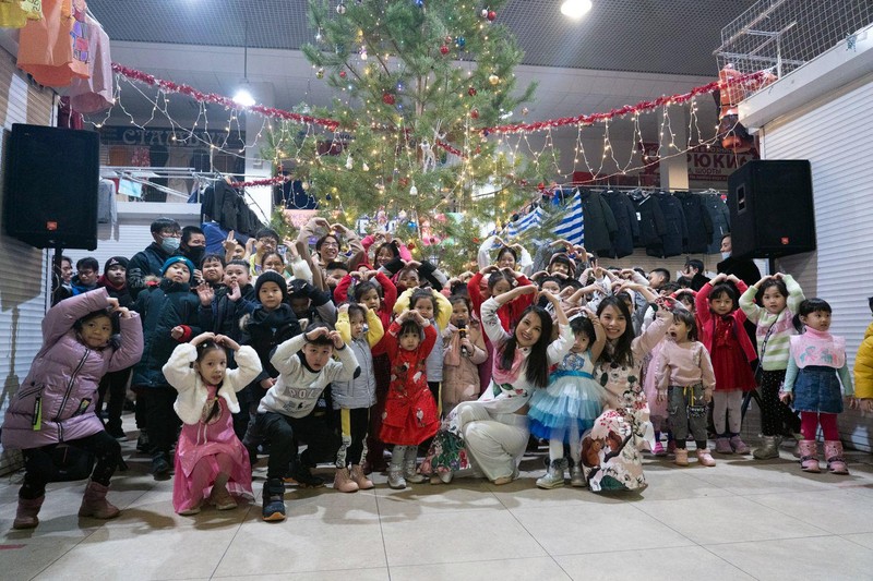 Trẻ em Việt Nam tại Voronezh (Nga) đón năm mới.