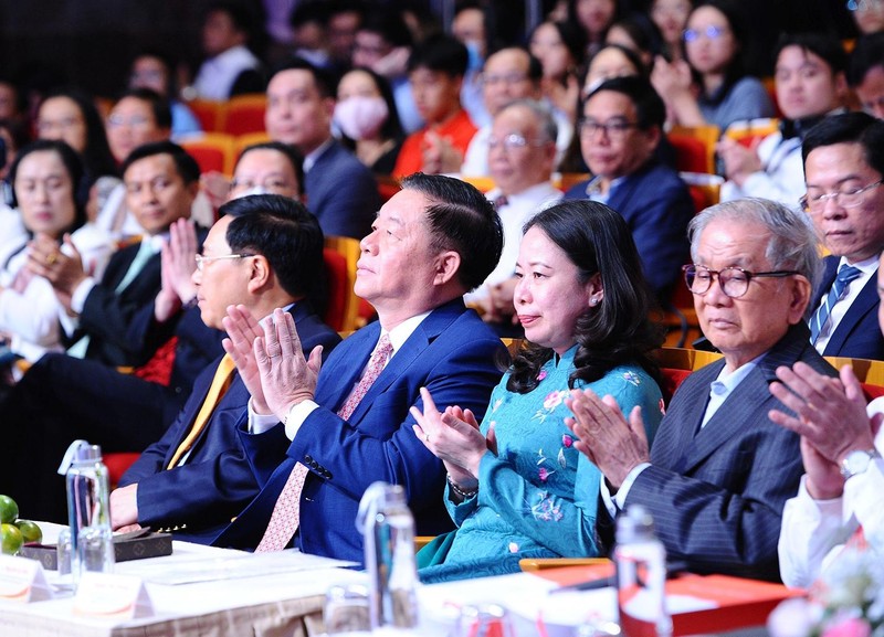 Các đại biểu dự Lễ kỷ niệm 35 năm UNESCO ra Nghị quyết vinh danh Chủ tịch Hồ Chí Minh ở Bảo tàng Hồ Chí Minh.