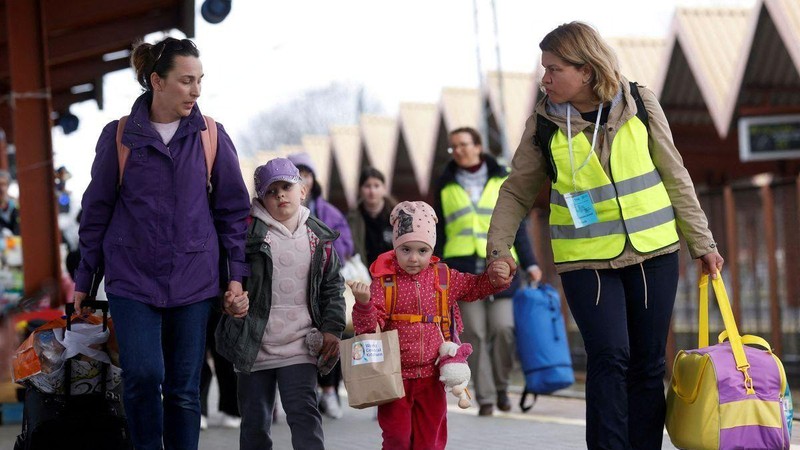 Người tị nạn Ukraine tới Ba Lan, ngày 10/4/2022. (Ảnh: Reuters)