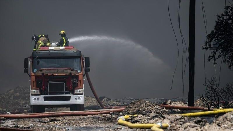 Tối 9/8 (giờ địa phương), lực lượng cứu hỏa Cuba đã khống chế được đám cháy ở kho chứa nhiên liệu bên Vịnh Matanzas. (Ảnh: Reuters)