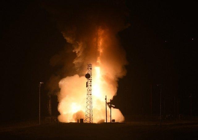 Mỹ phóng thử tên lửa đạn đạo liên lục địa không mang theo đầu đạn Minuteman III từ Căn cứ Lực lượng Vũ trụ Vandenberg, ở California, ngày 1/5/2019. (Ảnh: Căn cứ Lực lượng Vũ trụ Vandenberg)