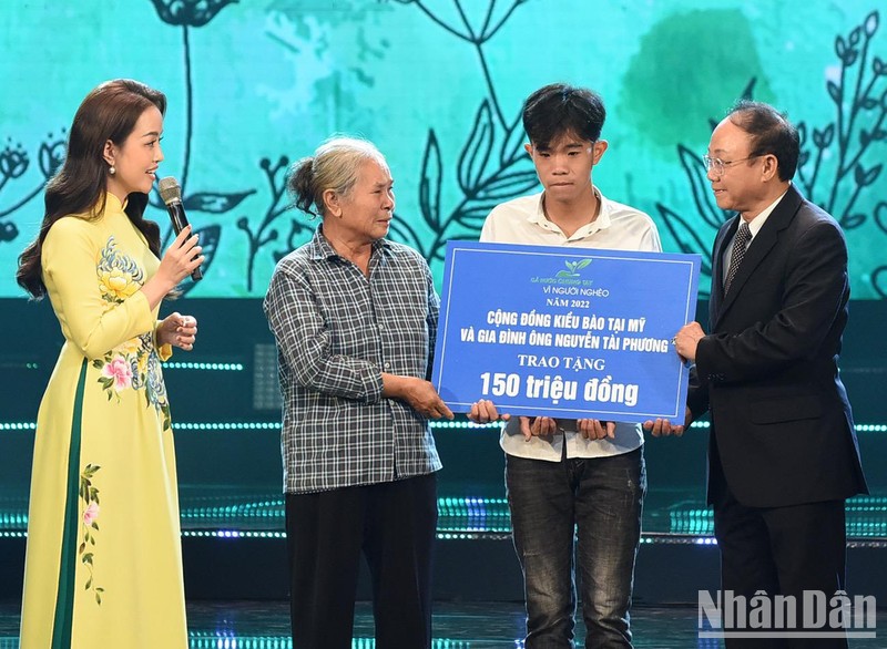 [Ảnh] Thủ tướng Phạm Minh Chính dự Chương trình "Cả nước chung tay vì người nghèo" ảnh 5