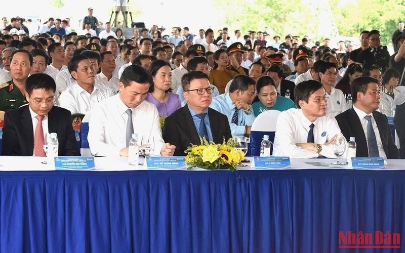 Thủ tướng Phạm Minh Chính dự lễ thông xe tuyến cao tốc Vân Đồn-Móng Cái ảnh 3