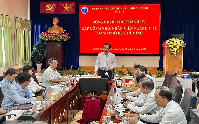 Đồng chí Nguyễn Văn Nên, Ủy viên Bộ Chính trị, Bí thư Thành ủy Thành phố Hồ Chí Minh phát biểu tại buổi gặp gỡ.