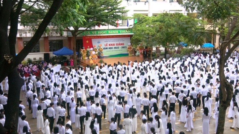 Trường Trung học phổ thông chuyên Nguyễn Chí Thanh, thành phố Gia Nghĩa, tỉnh Đắk Nông khai giảng năm học mới 2022-2023.