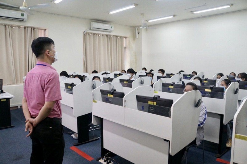 Trong phòng thi đánh giá năng lực Trường đại học Sư phạm TP Hồ Chí Minh năm 2022. Ảnh: Phương Nam