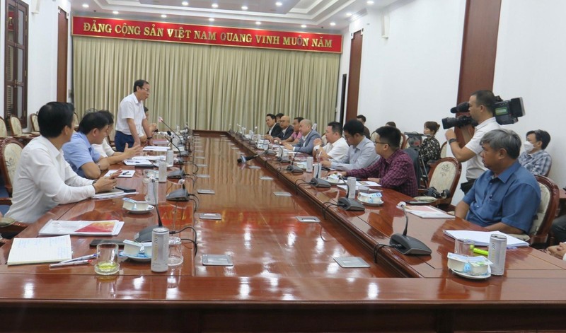 Bí thư Thành ủy Thành phố Hồ Chí Minh phát biểu ý kiến tại buổi gặp lãnh đạo 2 đội bóng của Thành phố Hồ Chí Minh.