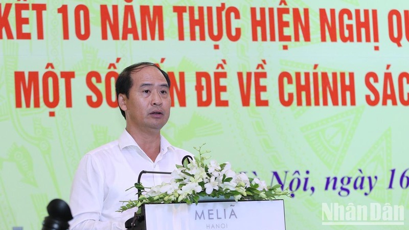Thứ trưởng Lao động–Thương binh và Xã hội Nguyễn Văn Hồi phát biểu tại hội thảo.