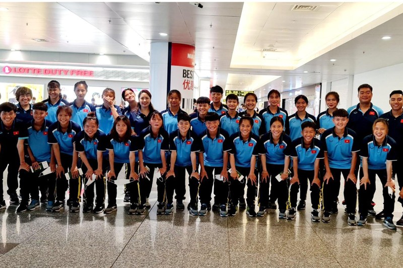 U18 nữ Việt Nam trước khi lên đường từ Nhật Bản sang Indonesia. (Ảnh: VFF)