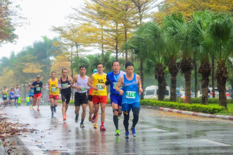 Các vận động viên tranh tài tại VPBank Hanoi Marathon 2021. (Ảnh: BTC)