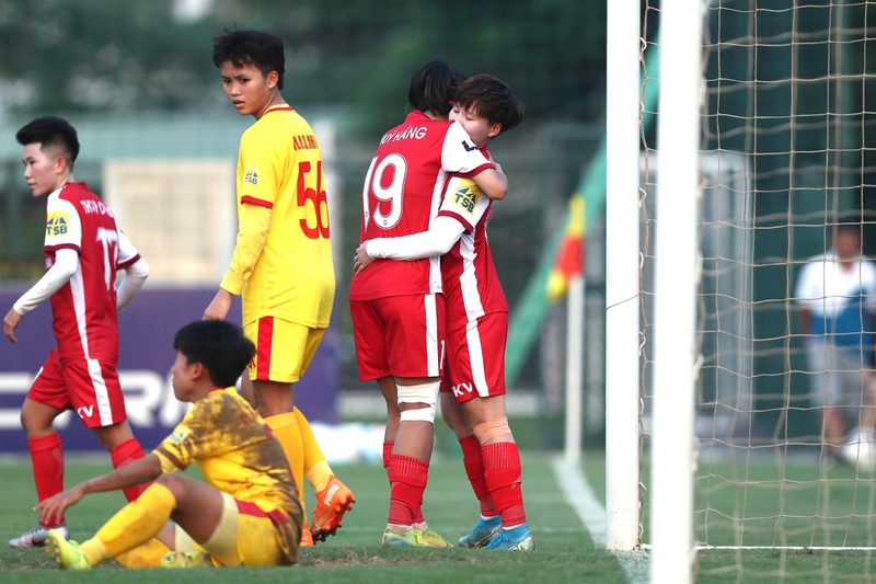 Các cầu thủ Than Khoáng sản Việt Nam ăn mừng bàn thắng duy nhất của trận đấu. (Ảnh: VFF)