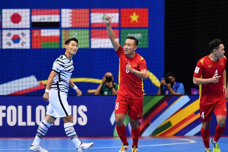 Thắng dễ Hàn Quốc, tuyển futsal Việt Nam dẫn đầu bảng D ảnh 2