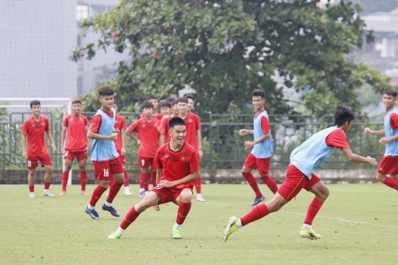 U17 Việt Nam tích cực tập luyện trước trận gặp Đài Loan (Trung Quốc) ảnh 1