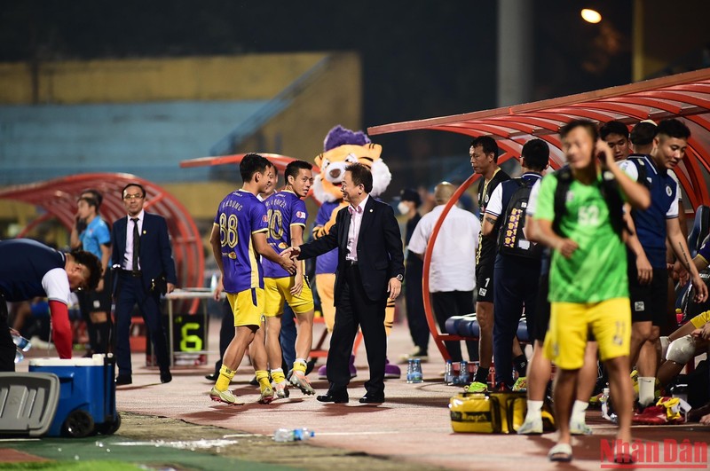 Hà Nội thắng đậm Nam Định trong cơn mưa bàn thắng ảnh 12