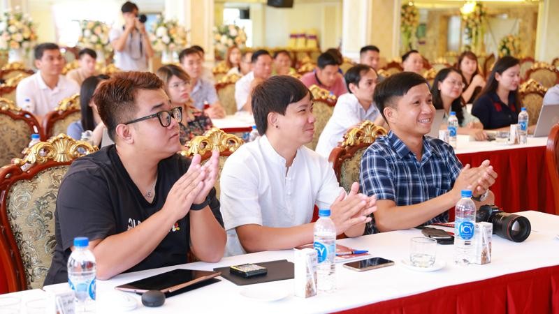 Dự án “Phát triển báo chí Việt Nam” tổ chức hoạt động tập huấn và tặng quà cho trẻ em khó khăn tại Lai Châu ảnh 2